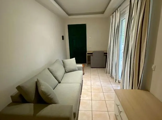 Callisto Beach فندق